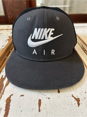 Nike Air True Snapback Hat Cap Swoosh Black And White